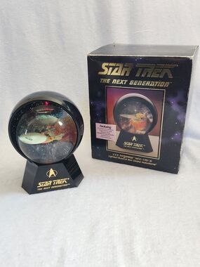 Star Trek USS Enterprise NCC-1701-D Lighted Musical Snow Globe 1993 Tested Works